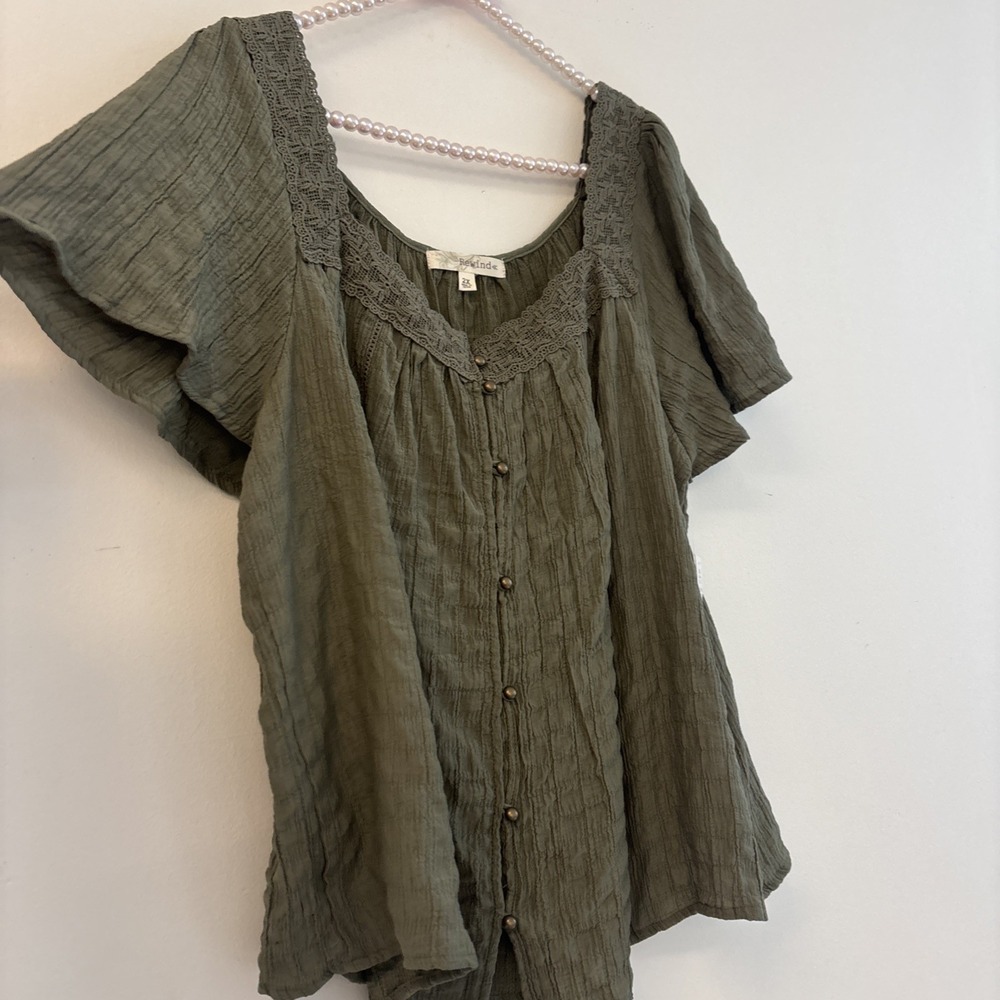 Rewind Womens Sz 2X Olive Green Textured Gauze Lace Trim Button Front Blouse NEW